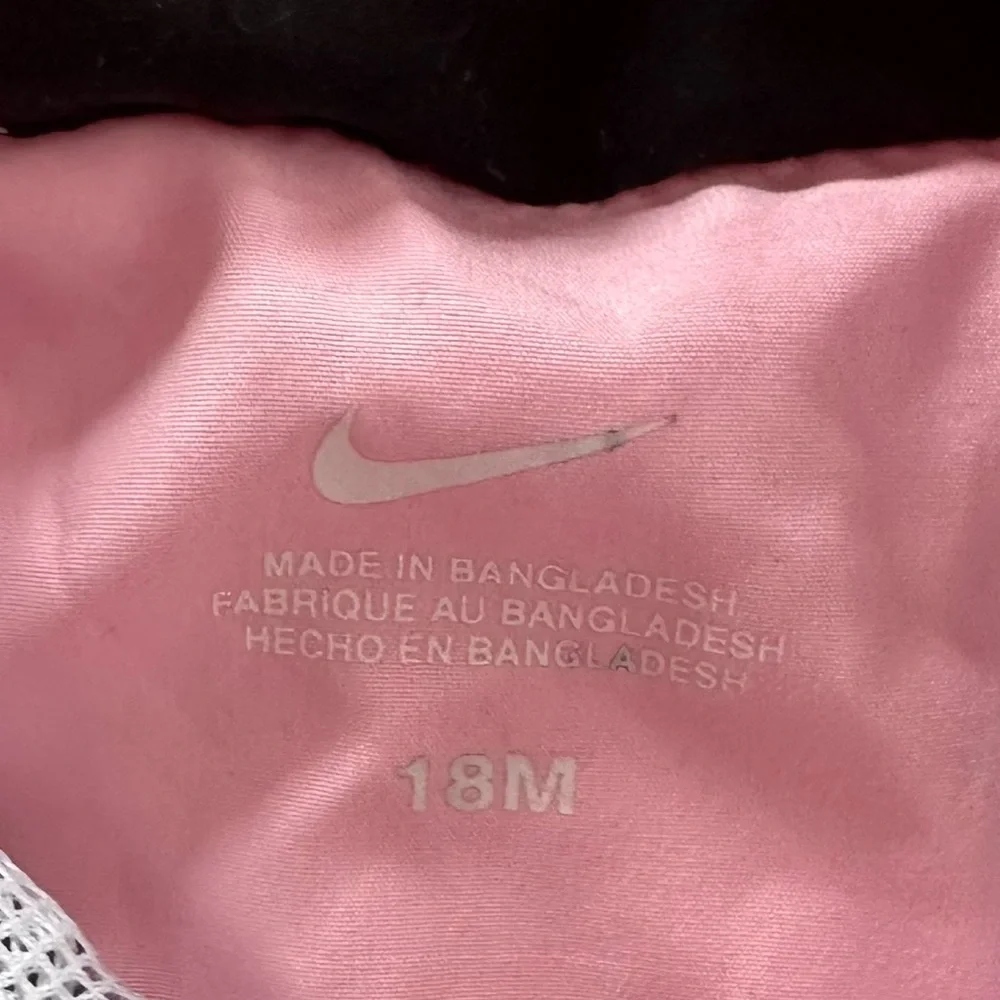 Nike baby girls light weight wind breaker coat with hood light pink and black